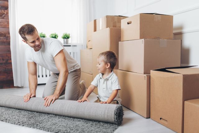 moving-concept-father-and-son-moving-to-a-new-home-YD9WNCK-640w